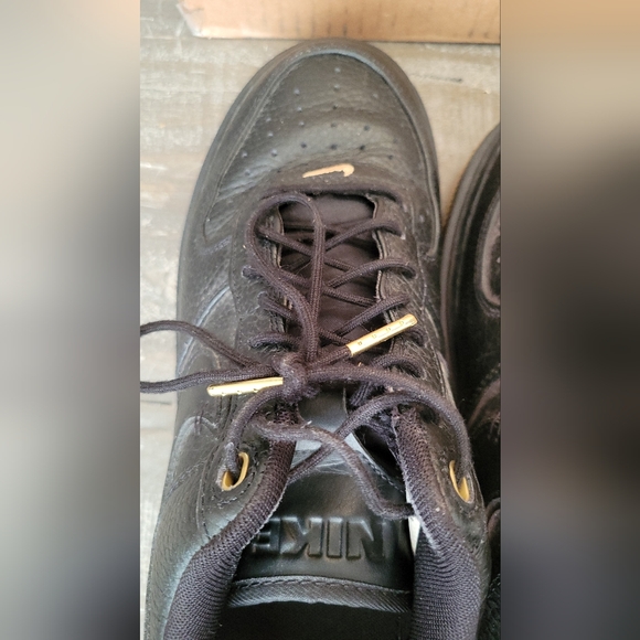 Nike Air Force 1 Luxe Black and Gold Size 10.5 - Picture 16 of 16